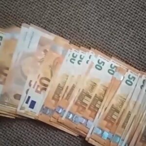 Acheter de faux euros | Acheter de la fausse monnaie (euros, dollars, livres sterling et dollars canadiens) et vendre de la fausse monnaie