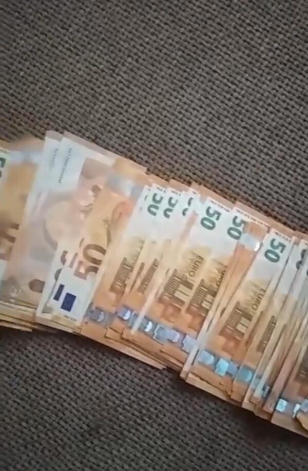 Acheter de faux euros | Acheter de la fausse monnaie (euros, dollars, livres sterling et dollars canadiens) et vendre de la fausse monnaie
