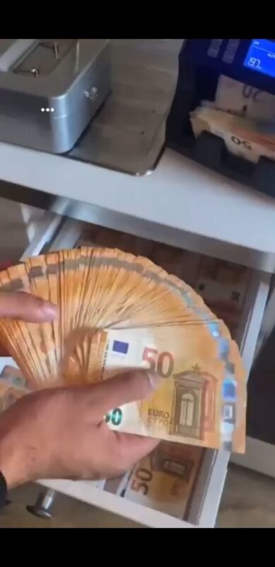 Compre euros falsos