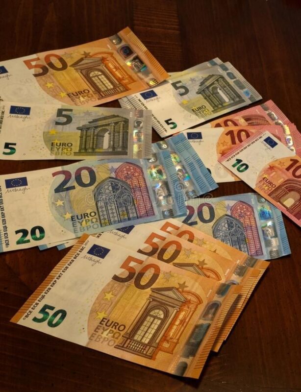 Bleni para për sende me cilësi të lartë - para për sende në shitje.